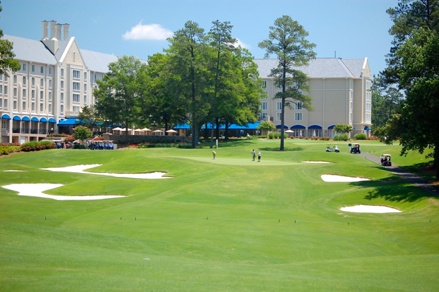 Duke finishing hole with hotel