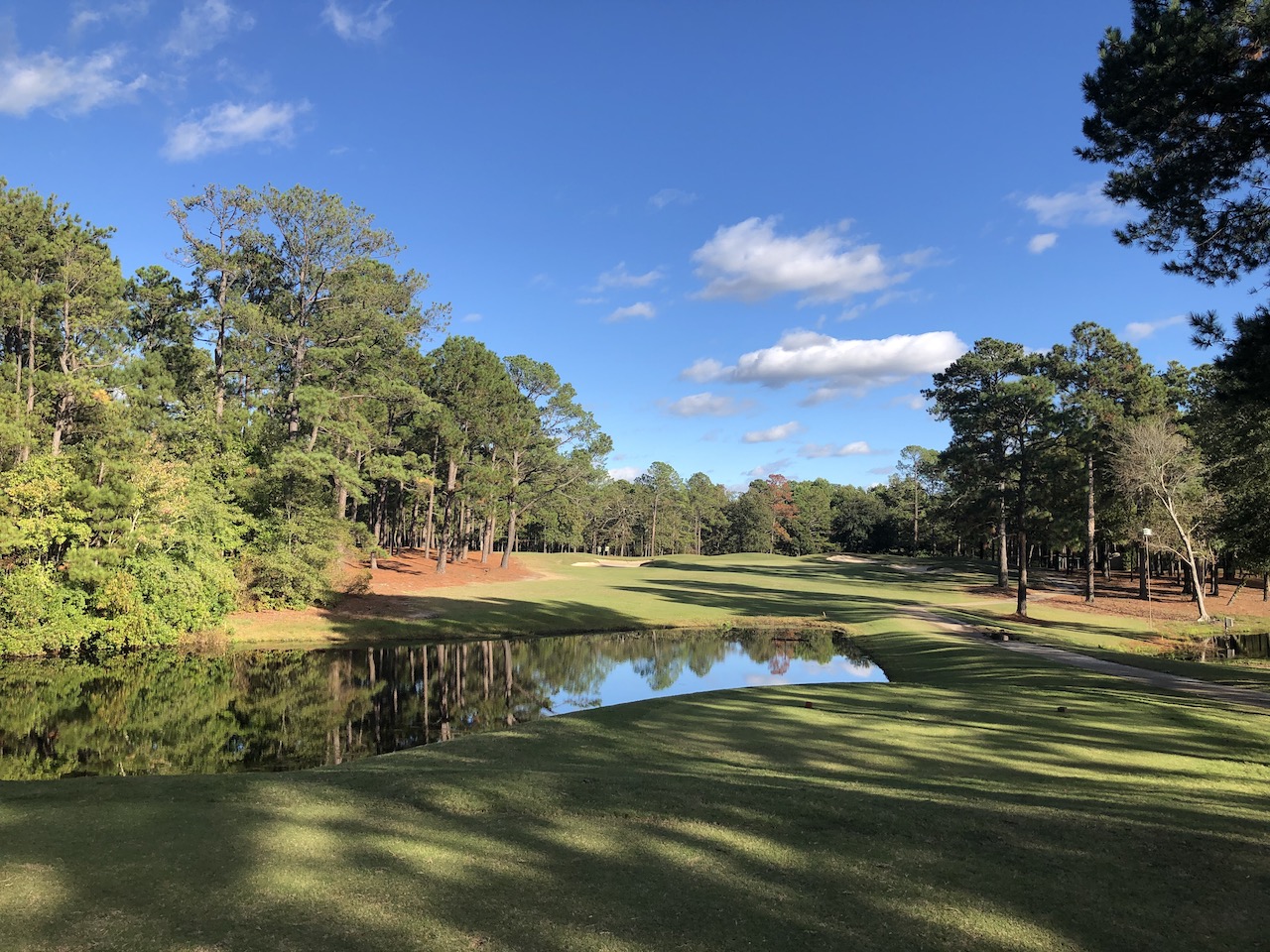 Columbia CC par 4 over water